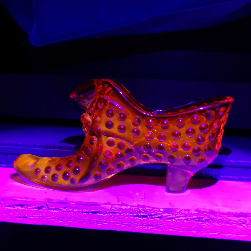 Vintage Collectible GLOWS Orange Fenton Attributed Hobnail Cat Glass Shoe
